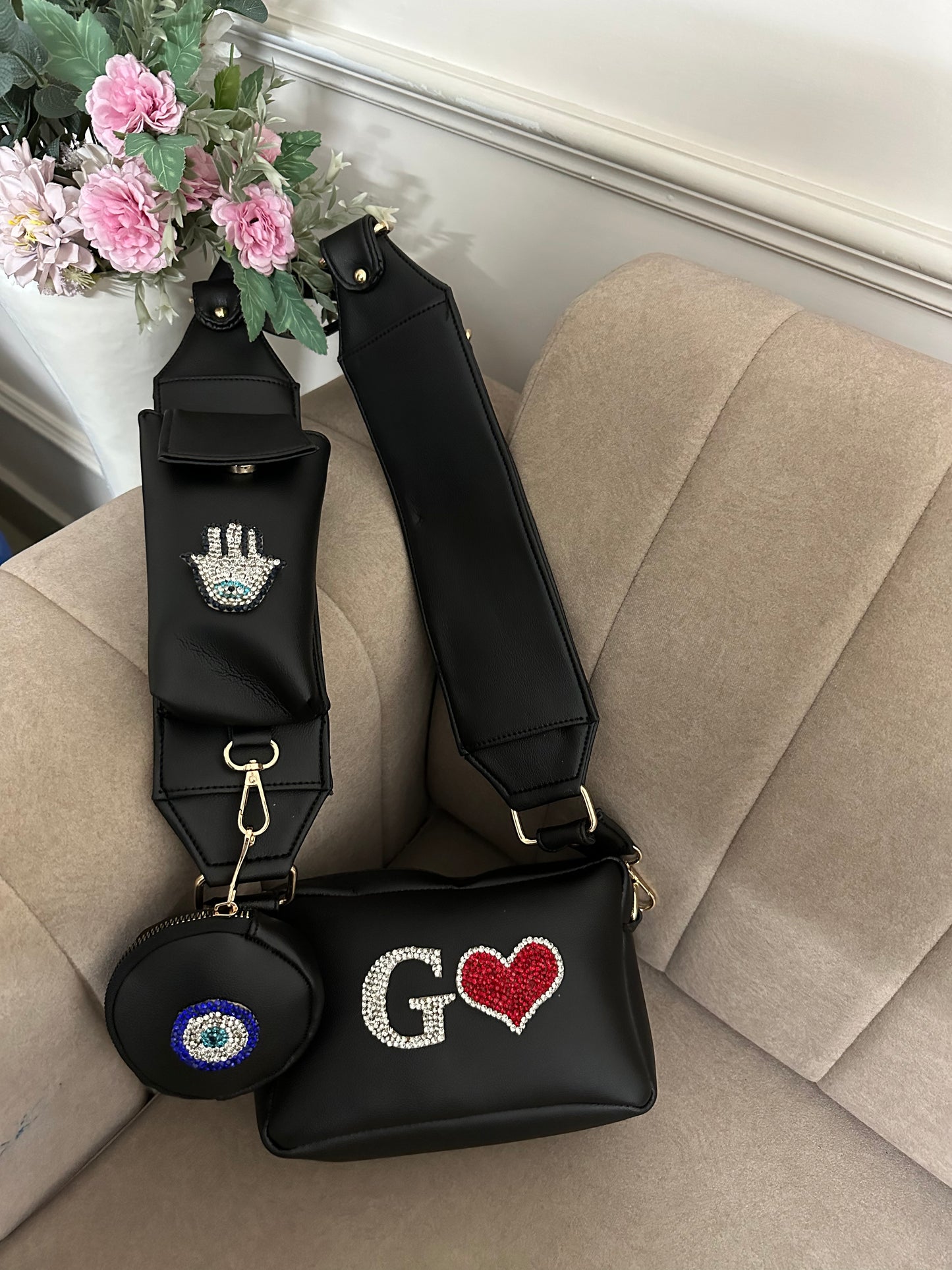 Black dual compartment Bella sling