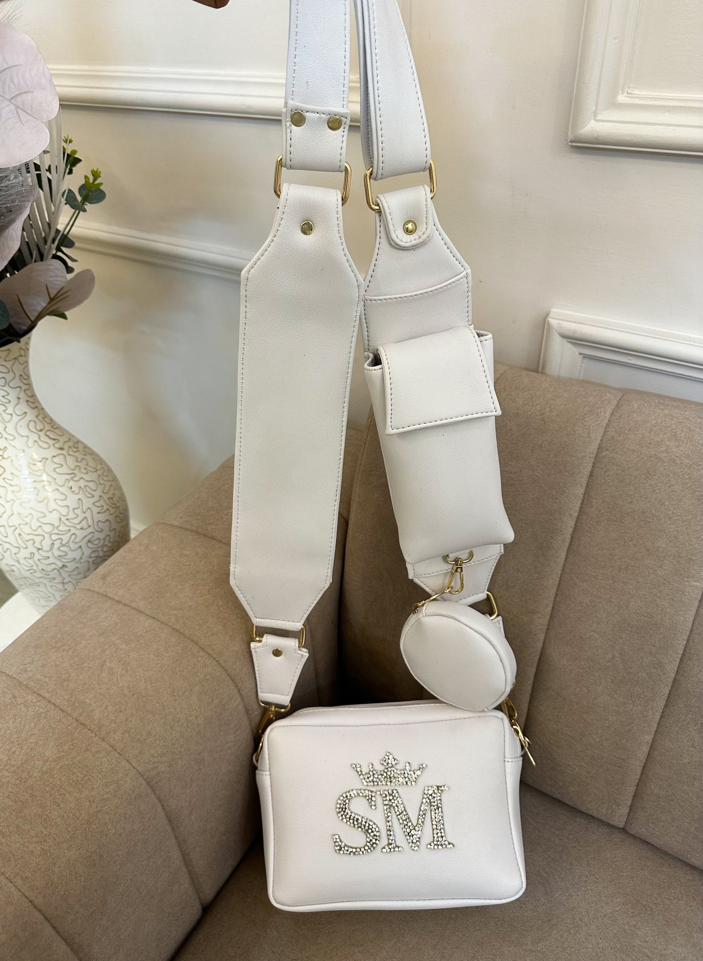 White dual compartment Bella sling